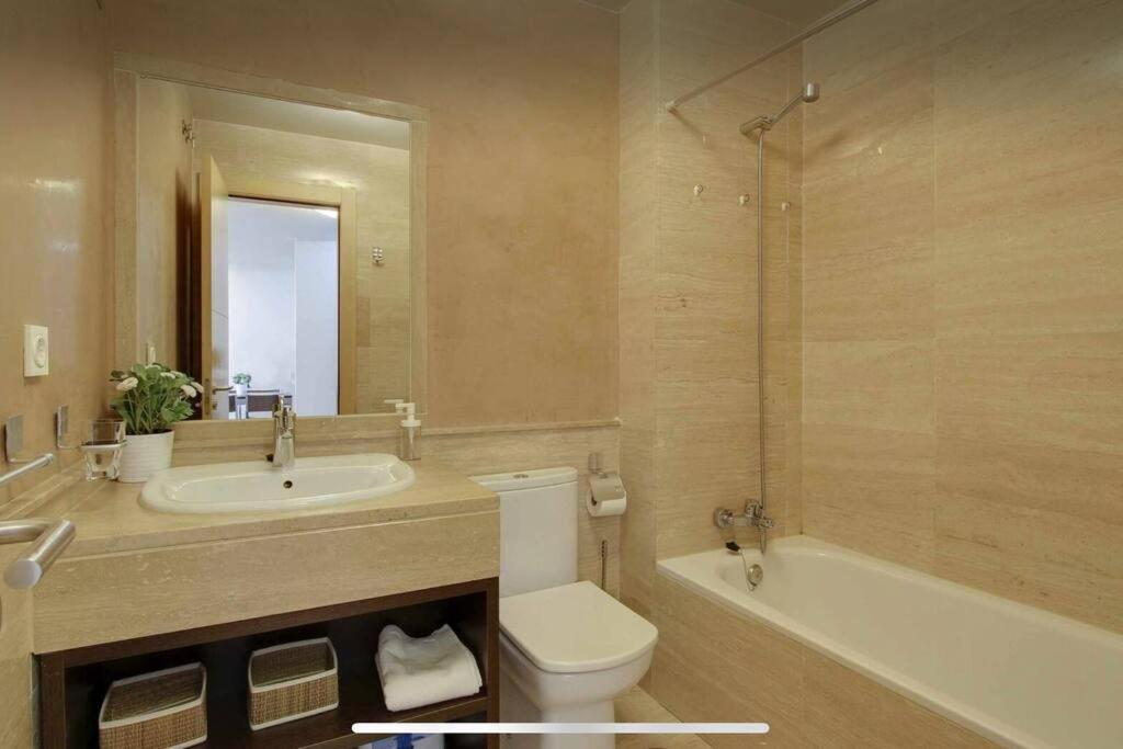 マラガPacifico P4 - Bonito Apartamento Con Piscina & Parking, Playa A 100 Metrosアパートメント エクステリア 写真